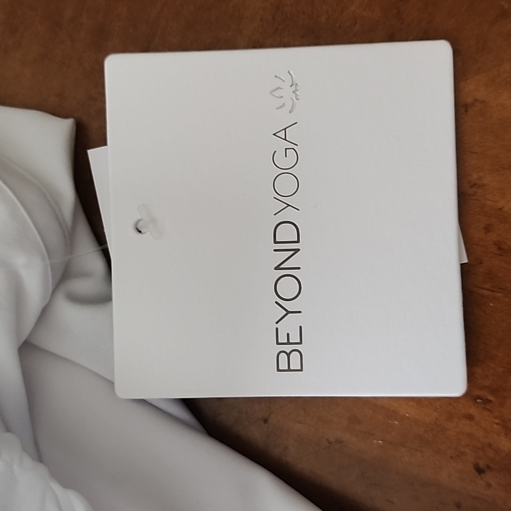 NWT Beyond Yoga White Athletic Shorts - Picture 6 of 6
